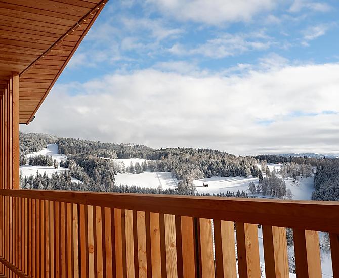 Balkon s výhledem na lyžařský areál Rittnerhorn