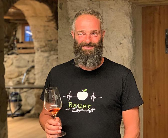 Farmář Matthias na degustaci vína