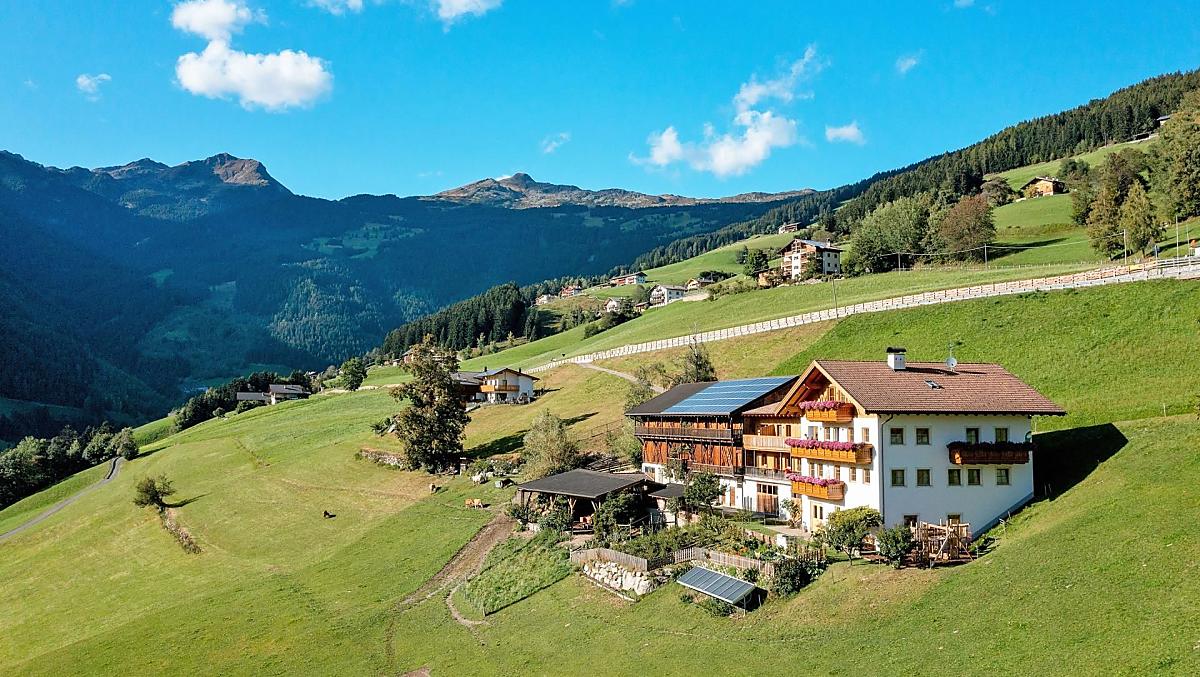 Statek, v pozadí vrcholy Ritzlar a Lorenzispitze.