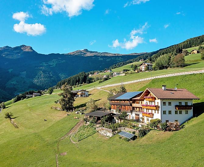 Statek, v pozadí vrcholy Ritzlar a Lorenzispitze.