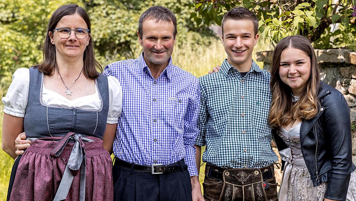 My, rodina Breitenbergerových, vás srdečně vítáme na našem bio horském statku.
