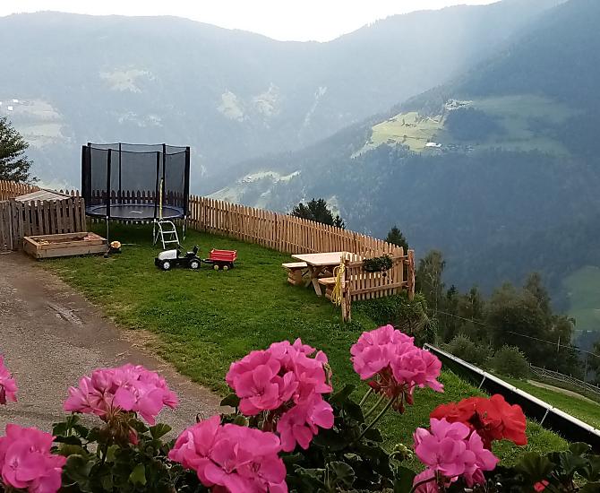 Detské hrište z balkonu rekreacního apartmánu