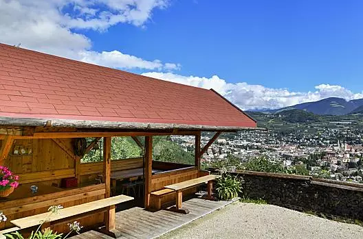 Léto si mužete užít s jedinecným výhledem na mesto Brixen.